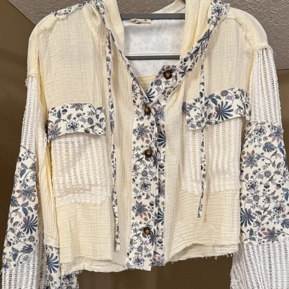 POL Cream Hooded Button-Up Blouse with Blue Floral Trim - Picture 2 of 4